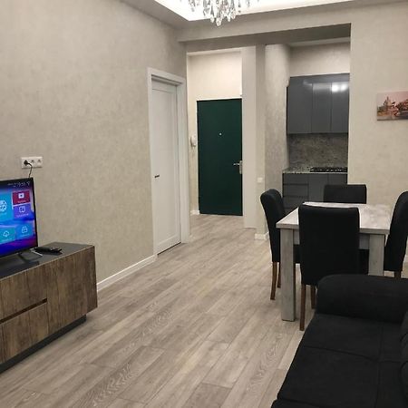 Charm Apartment Tbilisi ภายนอก รูปภาพ