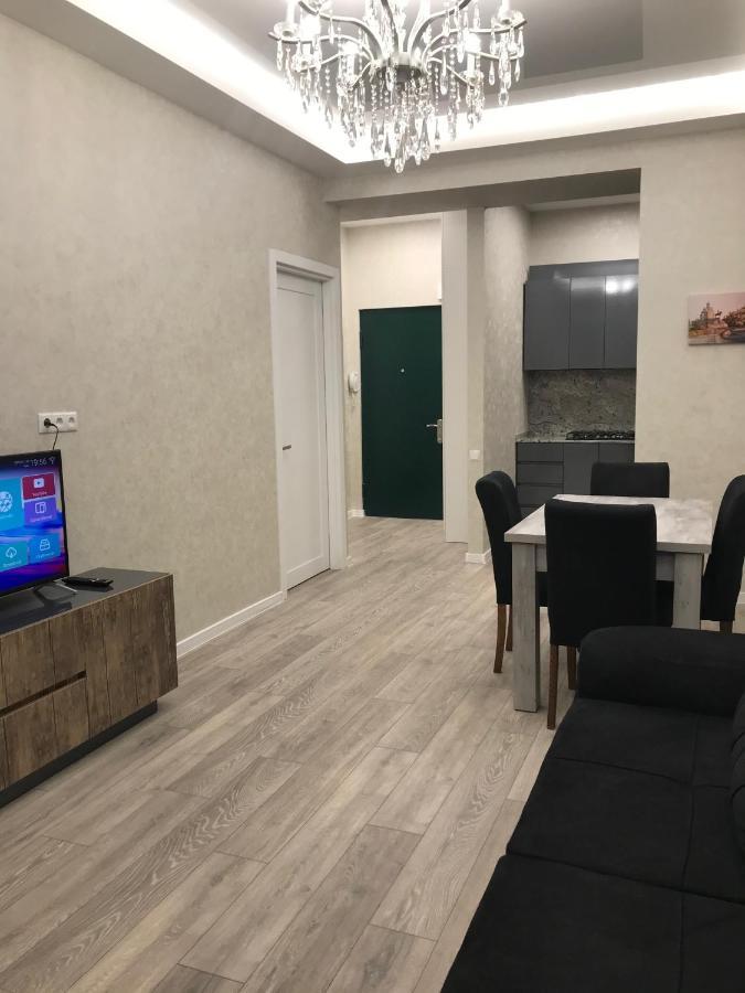 Charm Apartment Tbilisi ภายนอก รูปภาพ